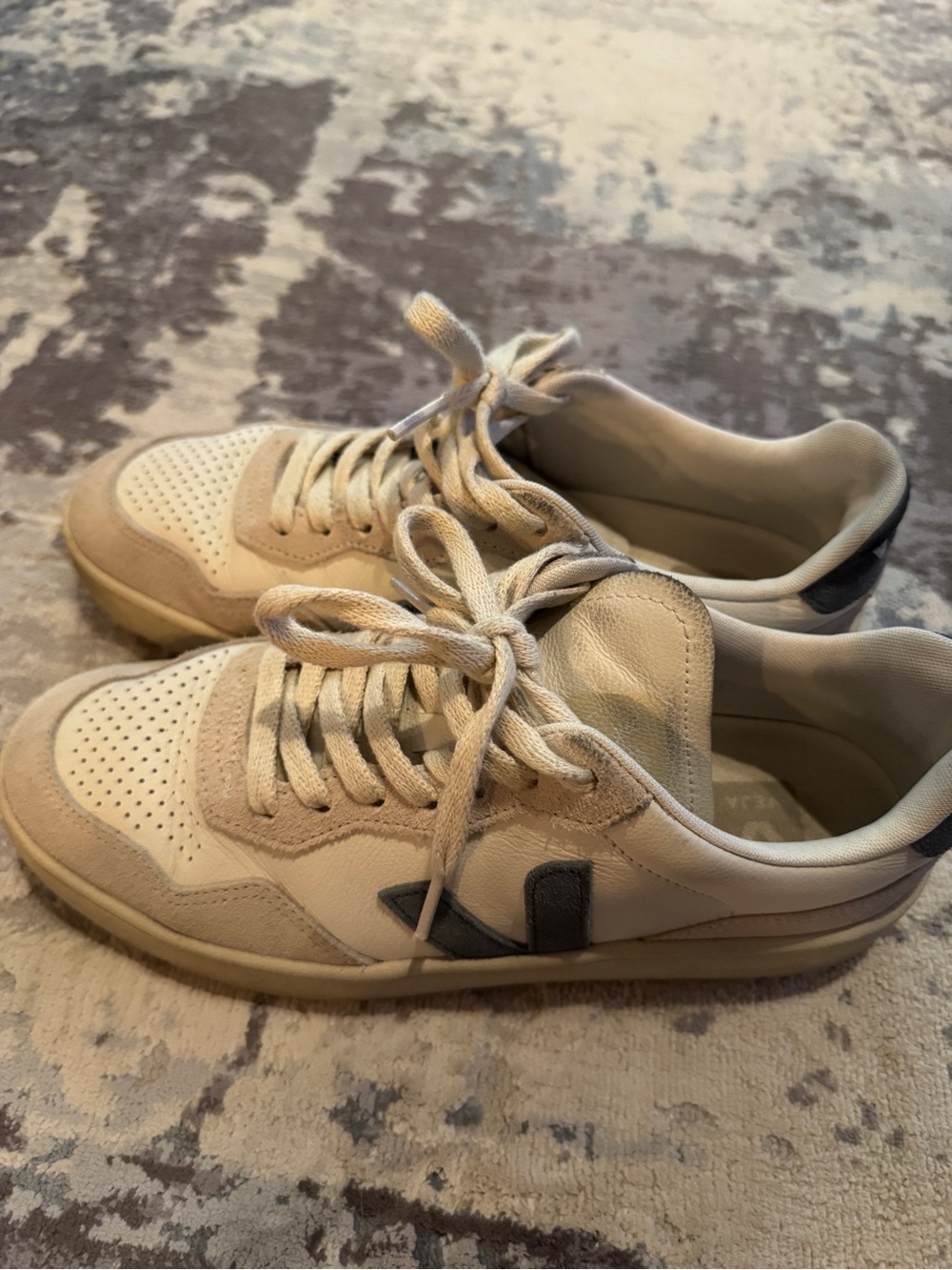 Veja V-90 Leather Sneaker - Picture 2 of 8